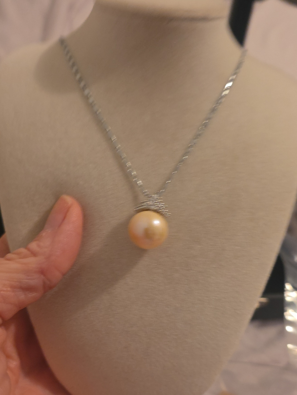 Classic Golden Pearl Pendant Necklace - Women Jewelry